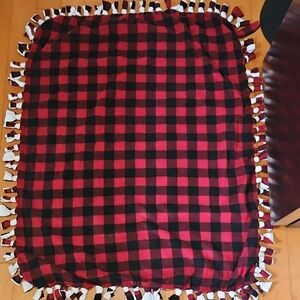 Cozy Buffalo Check Tie-Blanket Throw - Red and Black